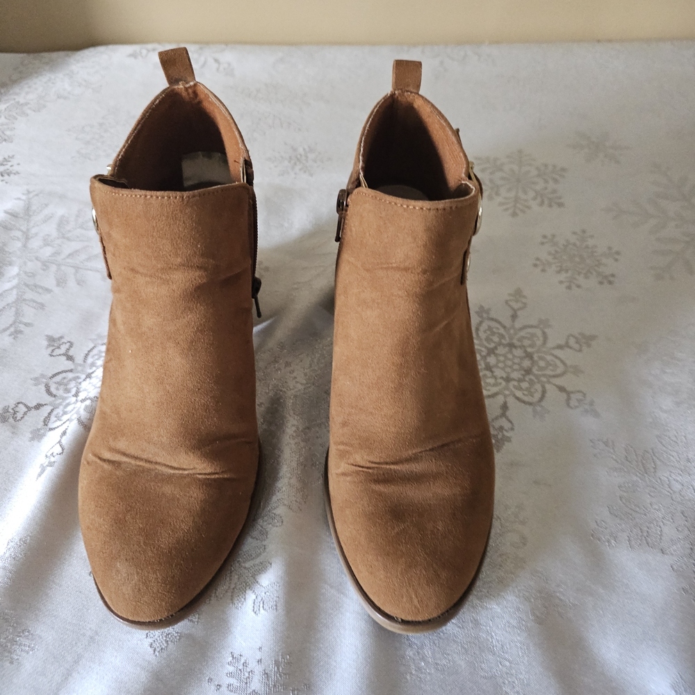 Tan Ankle Booties Vegan Suede SZ 7 - Picture 2 of 11